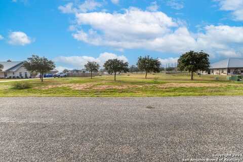 128 W Tree Farm Dr, Lytle, TX 78052