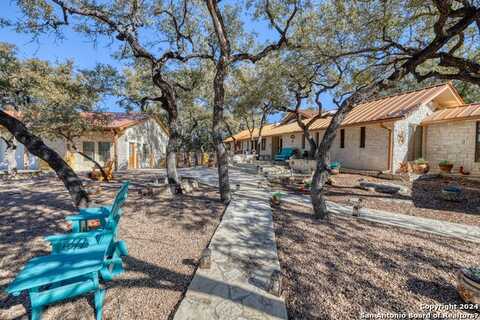 93 Saddle Mountain Rd, Leakey, TX 78873