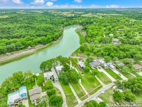 152 LAKESIDE DR, Seguin, TX 78155