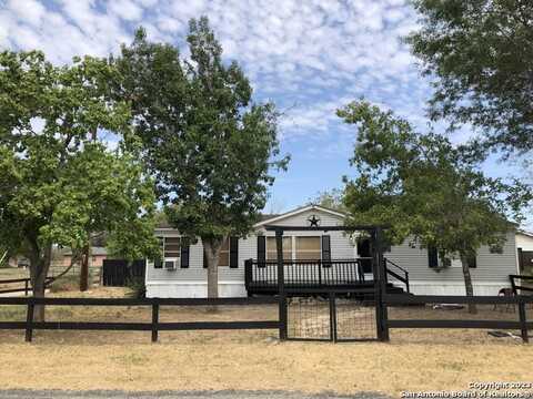 129 County Road 123, Floresville, TX 78114