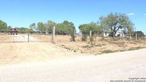 139 CR 7751, Devine, TX 78016