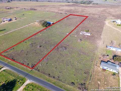 2692 County Road 120, Floresville, TX 78114