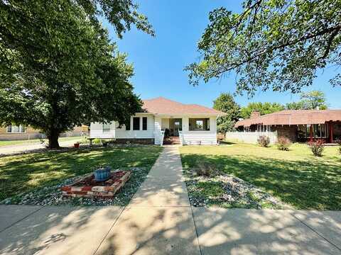 105 W 10th St, Ellsworth, KS 67439