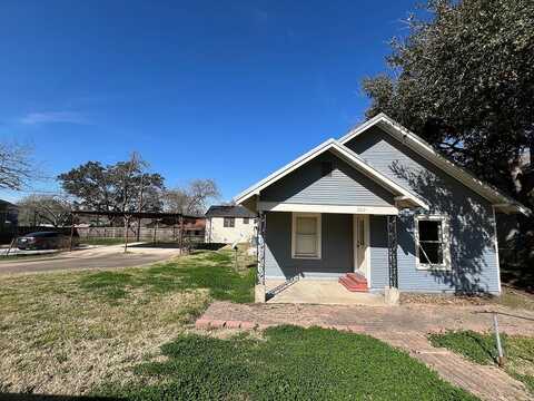 220 South Tesch Street, Bellville, TX 77418