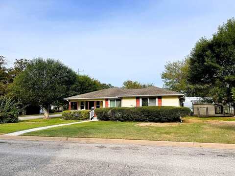 605 East Walnut Street, La Grange, TX 78945