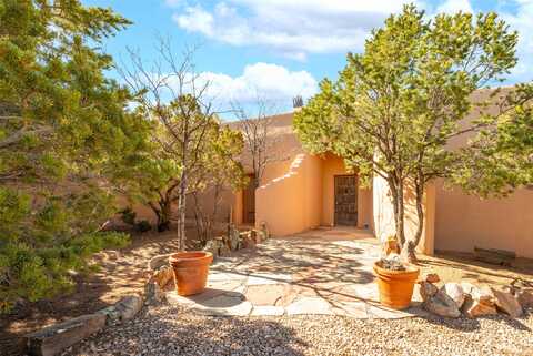 31 Hondo Trl, Santa Fe, NM 87508