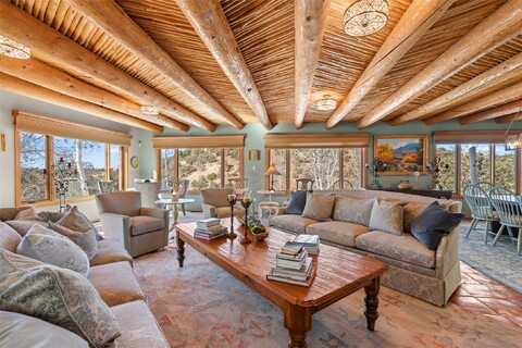 1281 Este Lane, Santa Fe, NM 87501