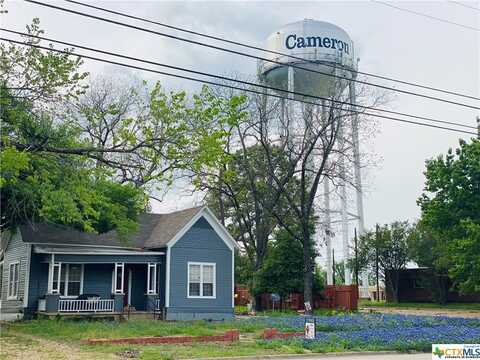 704 N Crockett Avenue, Cameron, TX 76520