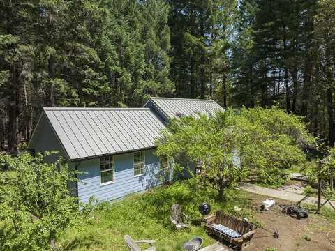 702 Shadywood Drive, Cave Junction, OR 97523