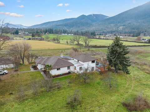 1352 Upper Applegate Road, Jacksonville, OR 97530