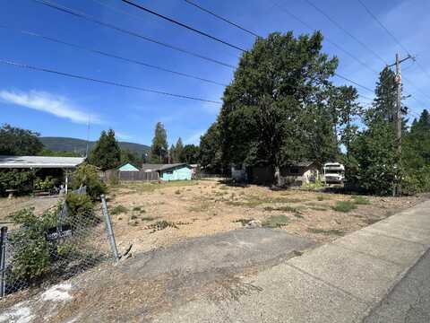 308 S Junction Avenue, Cave Junction, OR 97523