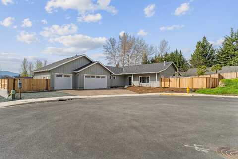112 NW Crest Drive, Grants Pass, OR 97526