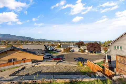 414 Phoenix Hills Drive, Phoenix, OR 97535