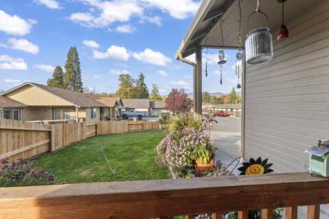 1254 Rockingham Place, Grants Pass, OR 97527