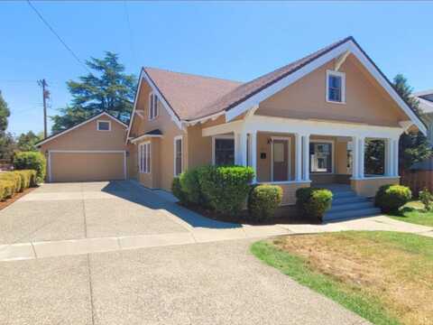 817 NW 5th Street, Grants Pass, OR 97526