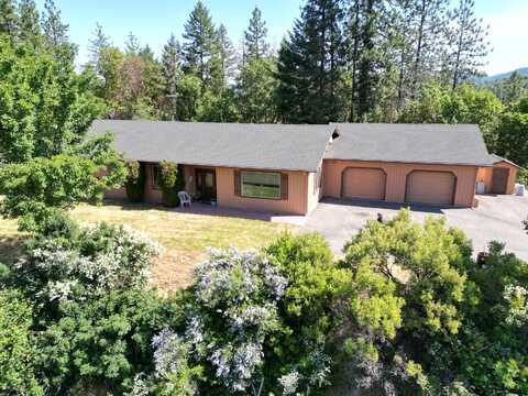 330 W Glenwood Street, Grants Pass, OR 97527