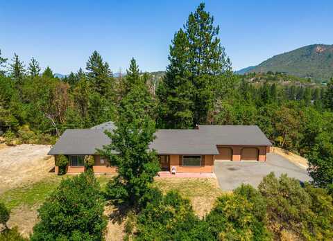 330 W Glenwood Street, Grants Pass, OR 97527