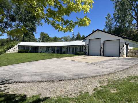 21033 OLD LINCOLN HIGHWAY Highway, CRESCENT, IA 51526