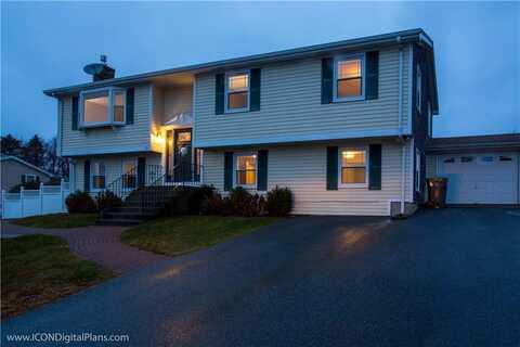 25 Algonquin Drive, Middletown, RI 02842