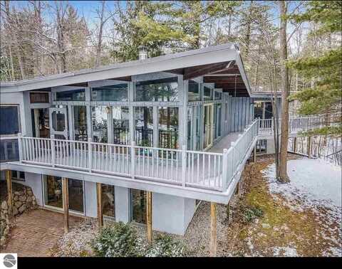 301 Wooded Shore Lane, Traverse City, MI 49684