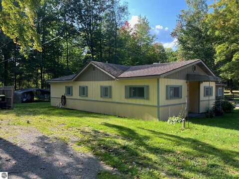 910 Arbor Drive, Lake George, MI 48633