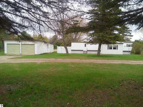 4329 S M-37, Grawn, MI 49637