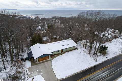 122 Park Avenue, Frankfort, MI 49635