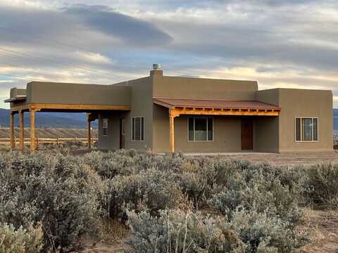5 Anadarko Rd, Ranchos De Taos, NM 87557
