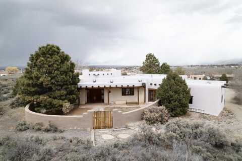 2 Camino De Los Arroyos, Ranchos de Taos, NM 87557