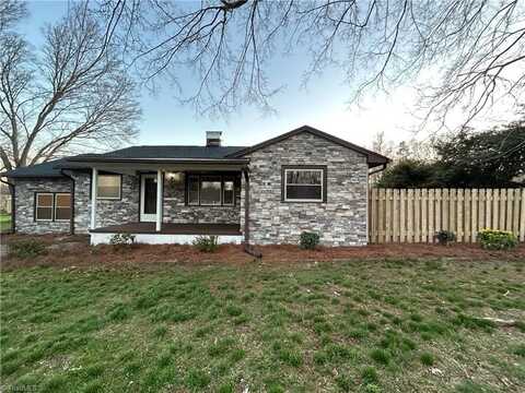 6276 Robinhood Road, Pfafftown, NC 27040