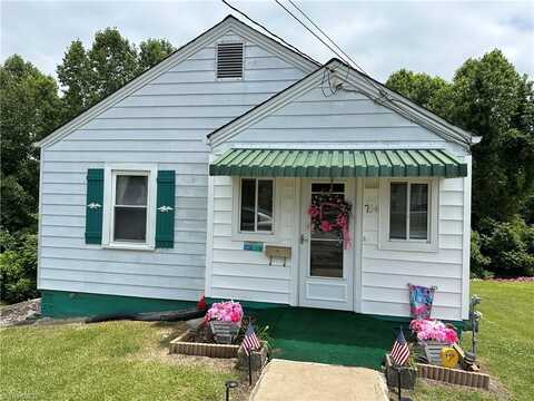 704 Burnett Street, Reidsville, NC 27320