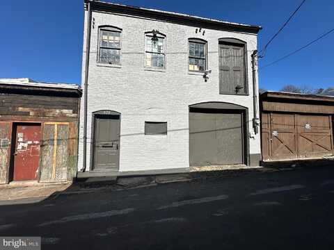 428 DIVISION STREET, POTTSVILLE, PA 17901