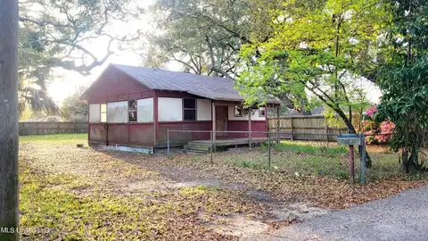 618 E Oak Drive, Gulfport, MS 39507