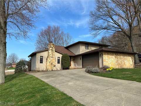 2018 Kevin Court NE, New Philadelphia, OH 44663