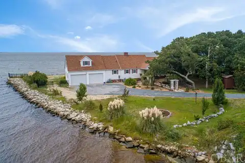 1137 Burnside Road, Manteo, NC 27954