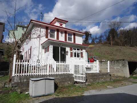 126 WARDEN STREET, WELCH, WV 24801