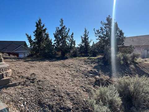 1037 SE SE Balsamroot Lane, Madras, OR 97741