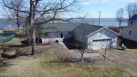 2416 OAK Road, Pinconning, MI 48650