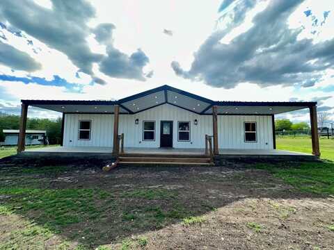 207 S Charles Street, George West, TX 78002