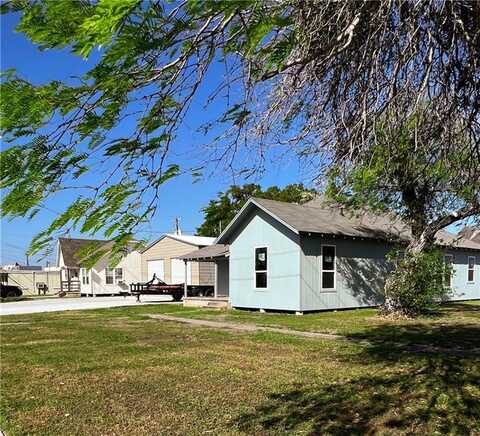 213 S Mccall St, Sinton, TX 78387