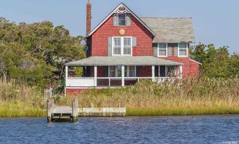 22 Oak Street, Oak Island, NY 11702