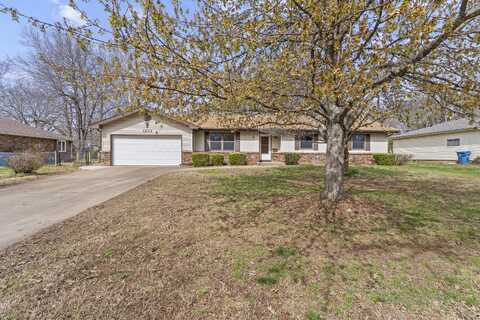 1233 West Highland Street, Springfield, MO 65807