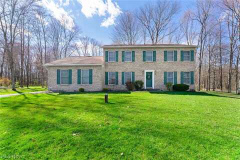 1516 Greensleaves Circle, Hubbard, OH 44425