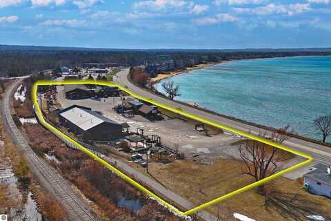 4290 &AMP 4386 US-31 N, TRAVERSE CITY, MI 49686