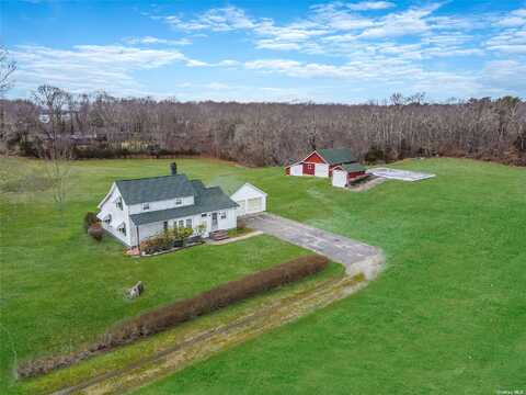 1458 Middle Road, Calverton, NY 11933