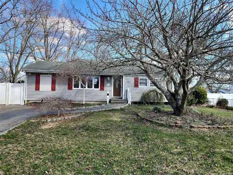 3111 Falcon Avenue, Medford, NY 11763