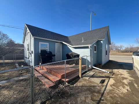 120 4th St NW, Devils Lake, ND 58301