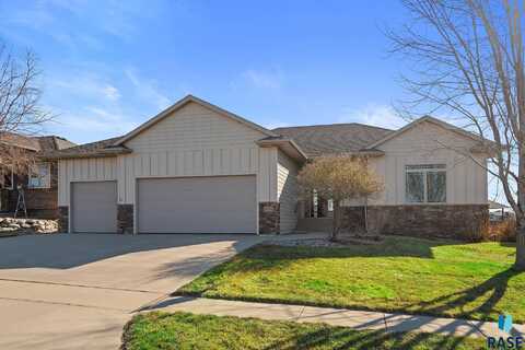 8204 S Spice Hill Cir, Sioux Falls, SD 57108