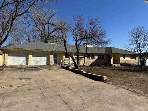 914 W 3rd St, Pratt, KS 67124