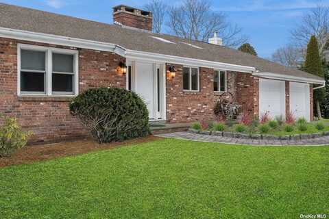 10 Whitfield Road, Southampton, NY 11968